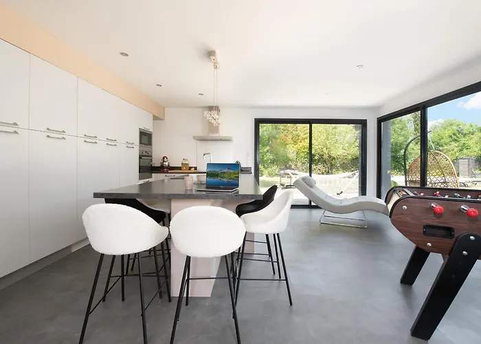 A Castres, Maison 10 Personnes Avec Piscine Privee, Jardin Et 5 Вилла