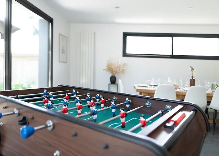 A Castres, Maison 10 Personnes Avec Piscine Privee, Jardin Et 5 * 카스트르