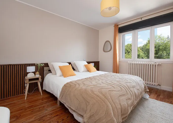 A Castres, Maison 10 Personnes Avec Piscine Privee, Jardin Et 5 *