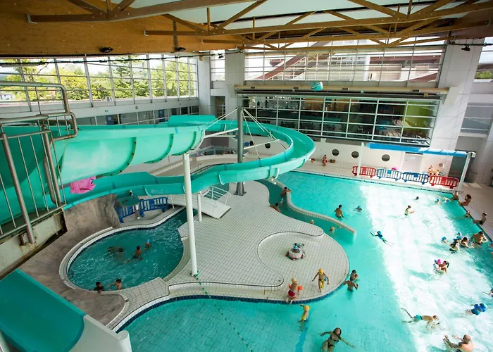 A Castres, Maison 10 Personnes Avec Piscine Privee, Jardin Et 5 * 카스트르